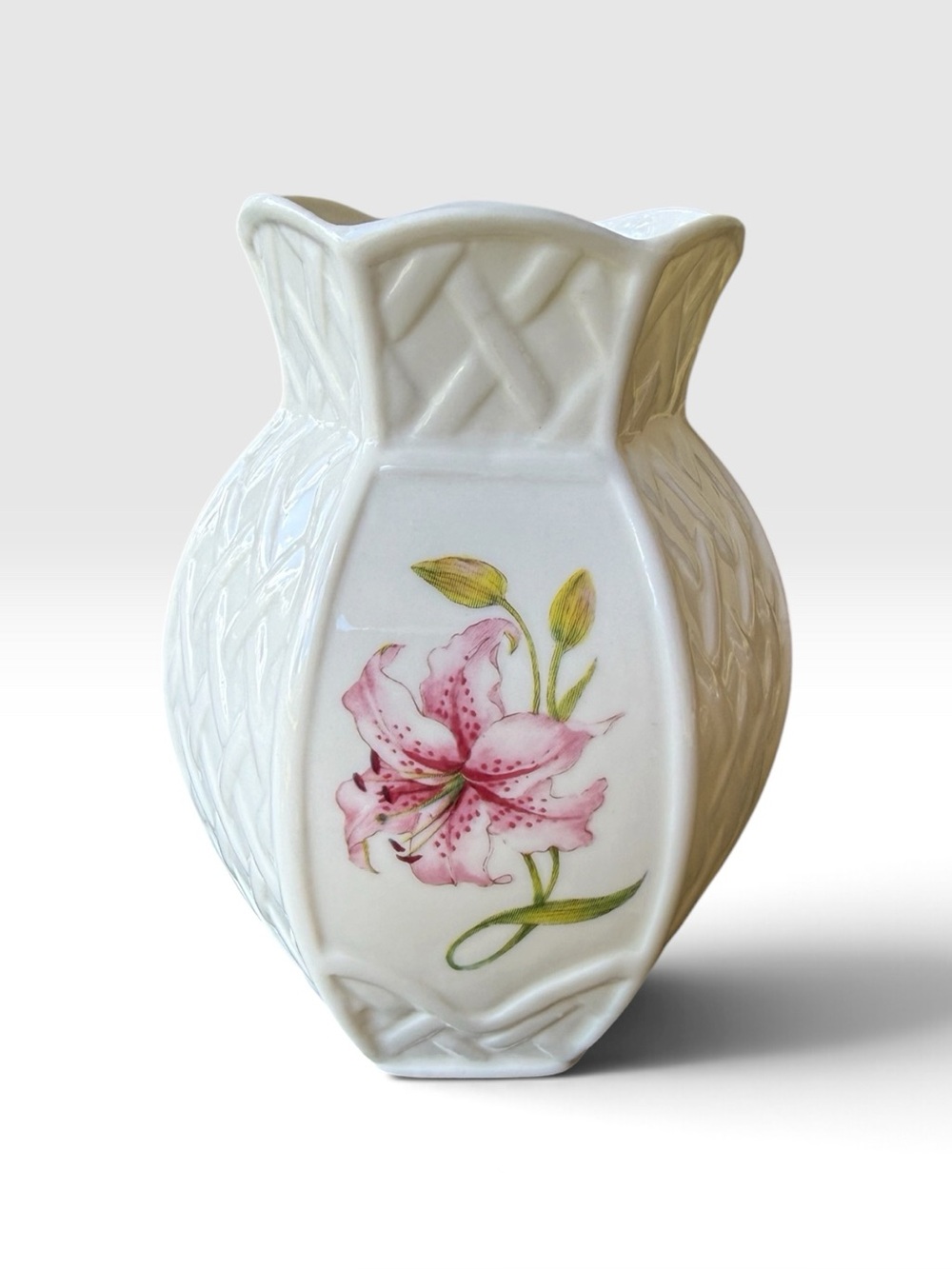 Vintage Belleek Irish Porcelain Country Trellis Flower Lily Violet Vase 4.25"